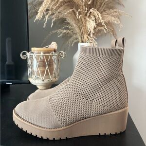 Cushionaire Tan Ankle Boots for Women